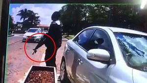 Attempted hijacking, Waterfall Park - JHB Thugs can be seen holding high powered assault rifles. | South Africa NOW