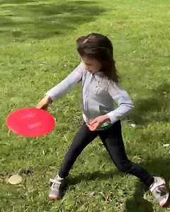 7 year old Miley just learned the x-step and is already a front runner for a distance title 💪 via IG/ryzdiscnic #discgolf | JomezPro