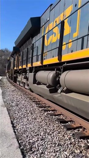 Massive CSX Diesel Thunders Through Harpers Ferry! #dieselpower #trains