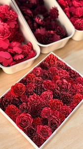 We’re absolutely in love with these gorgeous shades of red ❤️ From soft, muted tones to deep, rich crimsons, each flower adds its own unique charm and personality. Seeing them all come together in a full frame is pure magic … the mix of blooms creates a look that feels bold, elegant, and timeless. 🥰 It’s incredible how the different reds harmonize, turning the entire frame into a piece full of warmth, life, and vibrant energy. ♥️ | Flutterby Ink.