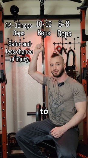 The Rep Range TRUTH: Why 12-15 Reps is the Muscle-Building & Longevity KING 👑Stop thinking heavy is the only way! While 6-8 reps requires heavy weight (great for strength, but brutal on tendons and joints 🤕) Here's the breakdown:➡️ 6-8 Reps: Heavy load, high joint stress. Requires max weight, which is tough on your body, especially as you get older. ➡️ 10-12 Reps: The classic middle ground. Good balance. ✅ 12-15 Reps: The sweet spot! Lighter weight means low joint stress (safer! 🙌) Prioritize