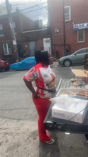 #fyp #tangiesmacaronitunasalad #mukbang #foodreview tangies famous macaroni salad came to Philadelphia state so I had to try it for myself the seafood salad and the strawberry lemonade bite. I wasn’t a fan of the beans as much.or the chicken salad. I couldn’t wait till she came to Philly 💯