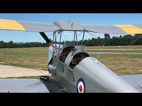 Flight in a classic DH82 Tiger Moth at Lilydale airfield