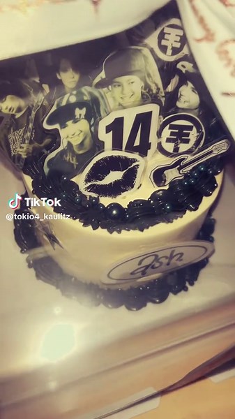 Delicious Tokio Hotel Cake Inspired by the Band