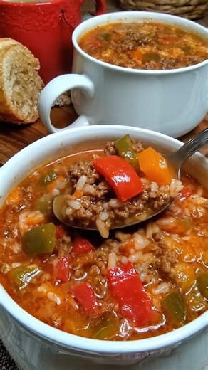Stuffed Pepper Soup turned out so comforting 😍 Rich, hearty, and full of that classic stuffed-pepper flavor in every spoonful. It’s the kind of soup that warms you up and keeps you full 🥣✨ Recipe in First Coʍmеոτ 💬👇 | Easy Dinner Recipes