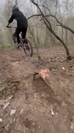 Just a little gap on my brand new canyon spectral 6 AL #mtb #jump #airtime #fullsendordontsend