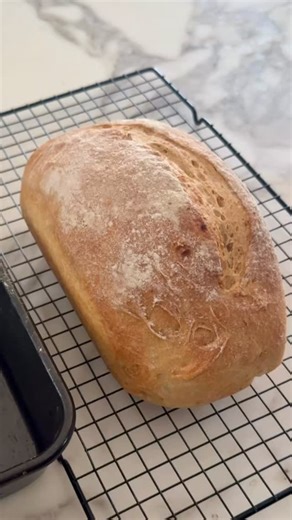 My wholemeal bread is not dense and definitely not boring! This loaf is soft, nutty, and ridiculously easy to make — no kneading, no fancy equipment, just a bowl, a little bit of patience, and that smell of freshly baked bread that makes others mmmmm and wonder into the kitchen. 🍞 You’ll never buy store-bought again. Perfect for toast, sandwiches, or just slathered in butter while it’s still warm. ✨ Save this recipe and follow @ana_nother_bite for more easy homemade bread recipes — from wholeme