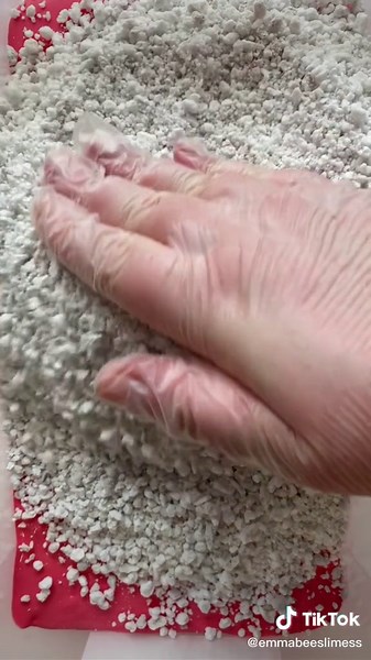 If you have any requests of textures or scentes let me know below Because I will still be making new slimes for another week! I should be able to start showing new slimes this weekend though. #oddlysatisfying #slimemaking #uk #emmabeeslimes #satisfying #slime #sizzlesand #sizzlesandslime #