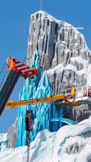 World of Frozen 🧊 will open at @disneylandparis in spring of 2026! ❄️ Want to stay up-to-date on all the latest Disney news? 🏰✨ Comment “NEWSLETTER” and we’ll send you the link 🔗 to sign up to our weekly Disney newsletter. 💌 Thanks to @disneyparks @disneyd23 for hosting us at Destination D23! 🙏 #d23 #disneynews #frozen #worldoffrozen #elsa #disney #destinationd23 #disneyfan #disneyfans | WDW Magazine