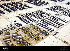 KRT US NEWS STORY SLUGGED: MANZANAR KRT PHOTOGRAPH BY JOSE CARLOS FAJARDO/CONTRA COSTA TIMES (May 2) A model of Manzanar as it looked in 1942 is on display at the newly constructed Manzanar Interpretive Center on Monday, April 19, 2004. More than 10,000 Japanese Americans lived in 504 barracks on 5,500 acres of land. (Photo by mvw) 2004 Stock Photo - Alamy