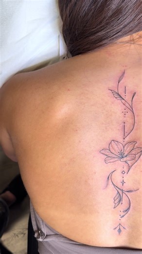Stunning Fine Line Spine Tattoos for Femininity
