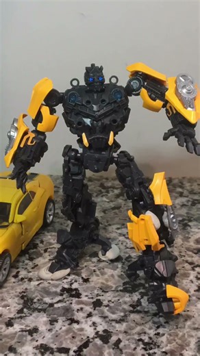Bumblebees Arrival To Earth Stop Motion #transformers #b127 #badassatron #tfone #tf3 #stopmotion