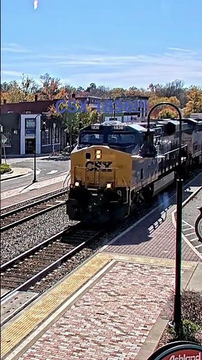 CSX 1836 leads a manifest train on the Ashland, VA railcam 😊 🤣 #southwesttrains