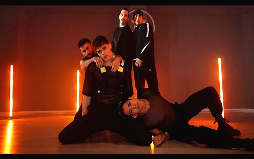 【PCD】拉丁帅哥们翻跳小野猫回归新单- React 康康谁更野~