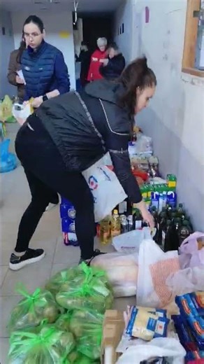 Προσφορά πασχαλινών δεμάτων, από τις "Γυναίκες της Πτολεμαΐδας"