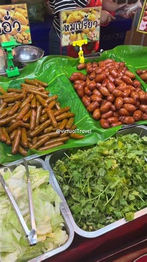 Thai sausage & crab #seafood #crab #spicy #foodie #food #thaifood #streetfood #nightmarket #thailand