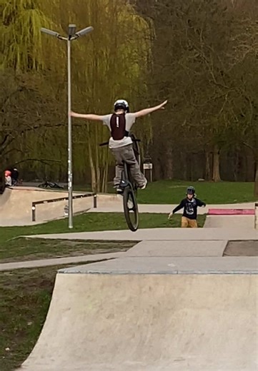 Aura tuck Train mit @⚔️freeride.vincent⚔️ 🥰🥰@Marlon.slope💓 @jarnego12 #viral_video #slopedurobike #fyyyyy #viral_videos_tiktok #mtb