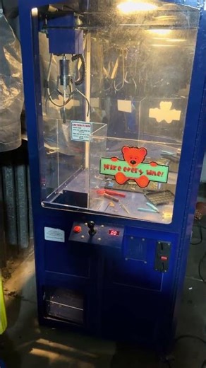 Police Box (Prototype Claw Machine) - Instance Automatics