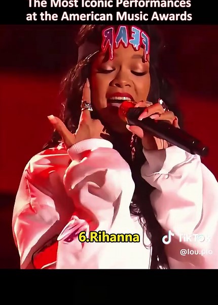 Who stole the show at the American Music Awards with their unforgettable performance?#AMAMoments #StageLegends #EpicPerformances#AMAHistoricMoments#UnforgettableAMAStage