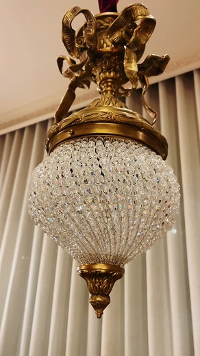 Some creations are meant to outlast time. Each piece begins as raw metal, then shaped by skilled hands into forms that carry stories and quiet strength. Crystal, brass, and careful detail come together not to decorate, but to define a space — and the moments within it. Visit us : Our new branch: D10, Axis Mall, Cairo Headquarters: 78 El Attarin Street, Alexandria Hotline: 01044438588 Explore more at: georgetteantiques.com #GeorgetteAntiques #Decades_of_Crafted_Elegance #LivingHeritage #Chandelie