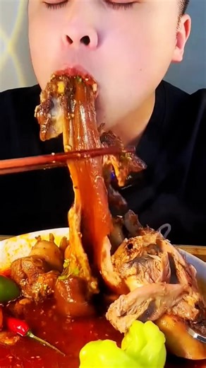 Steamed beef feet with onions very spicy