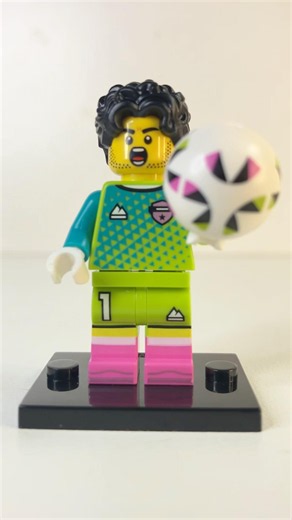 Football Goalkeeper: LEGO Minifigure series 29