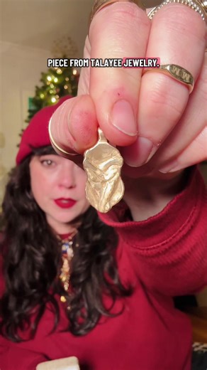 i didn’t want this piece to be imbued with any of the instability or insecurity of this year, so it stayed wrapped in a drawer for the whole of 2025 & i’m so so glad it did thank you @Horace Gold for the manifestation inspo & @okay______fine for the og delayed gratification & @TalayeeFineJewelry for this stunning addition to my forever collection & grandma for being the impetus to collect my own future vintage ✨