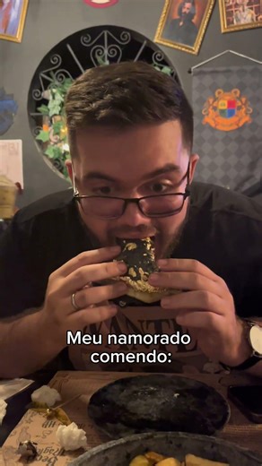 O de vocês é assim? 🤨 #fy #anime #cosplay #fyp #viral #casal #namoro #meme