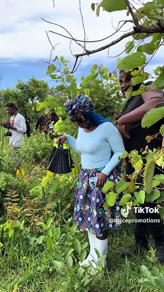 Happening now: Spice Official Queen of Dancehall live to Ziwa Rhino and Wildlife Ranch where she is going to give a name to one of the Rhino #spiceofficial #spiceofficialinuganda #safaribeats #spicesafaribeats #bricepromotionz