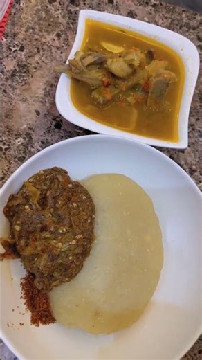 Fufu with country chicken pepper soup ( Liberian fufu soup) #foodvlogger