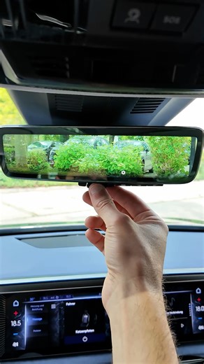 The DS N8 comes with two different types of side mirrors