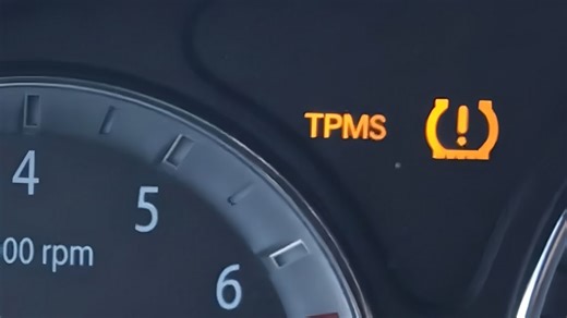 ¿Luz de presión de neumáticos encendida? La solución fácil que no conocías