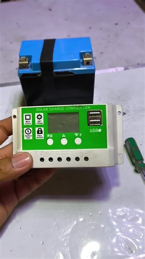 PWM Solar Charge Controller for Efficient Power Management