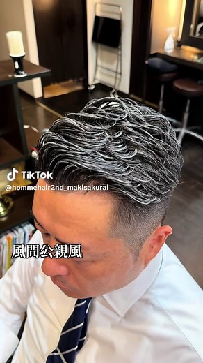 外国人風ヘアスタイルのホワイトワックス