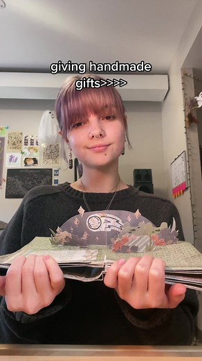 it’s a froggy pop up book of my bf & i’s first yr together for our anniversary :) #popupbook#frogs#booktok#crafts#papercrafts#froggy#couples#handmade