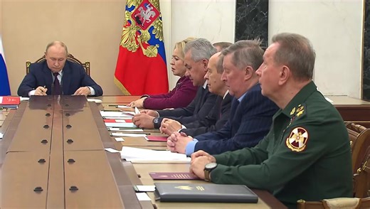 🇷🇺 Владимир Путин: Я поручаю Министерству иностранных дел, Министерству обороны Российской Федерации, специальным службам и соответствующим гражданским ведомствам сделать всё для того, чтобы собрать дополнительную информацию по этому вопросу, провести её анализ на площадке Совета Безопасности и внести согласованные предложения о возможном начале работ по подготовке испытаний ядерного оружия. ✅️ Telegram: https://t.me/rfembassykz/24578 ❕️Президент России Владимир Путин провёл в Кремле оперативн