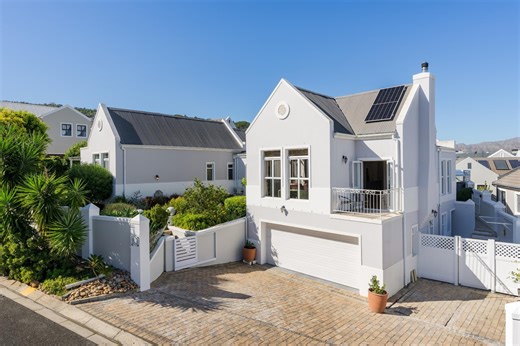 3 Bedroom House for sale in Meerhof Estate - Somerset West - Property24