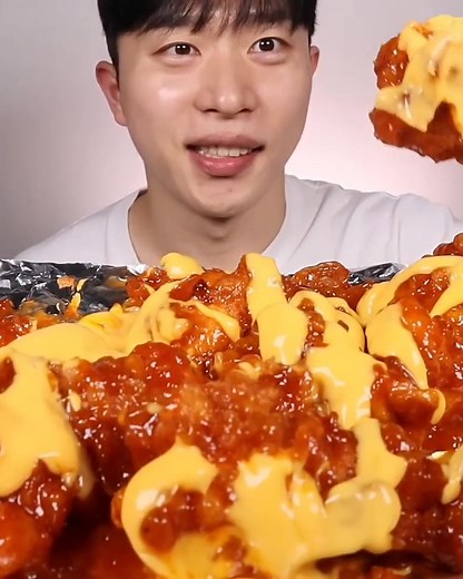 Delicious Chicken and Cheese Mukbang with Seabear ASMR