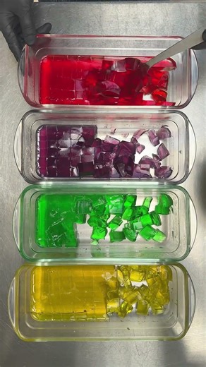 Easter Jello Cheesecake! Sweet, creamy & oh-so-colorful 💕🍰