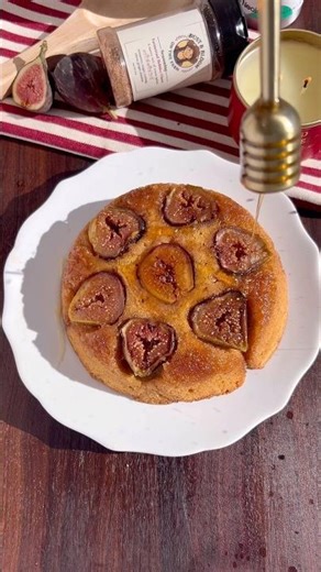 Olive Oil & Fig & Honey Upside Down Cake #recipe #castironcooking #holidayrecipes