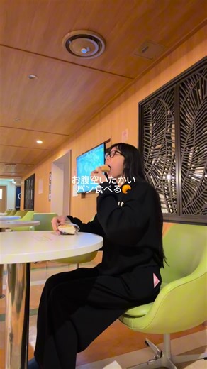 ルイ@バーレスク大阪🎀9/30バースデー🎂 on Instagram: "宮崎カーフェリーが 想像以上に豪華だったので 船の中で過ごした1日をまとめたよ🚢 悪天候で航路変更になって 予定より3時間長い船旅になったし 怖いくらい船揺れるしで、大変だったけど すごくいい思い出😚 今回はめっちゃ揺れたけど わんこの為の設備も整ってたし 普段ならわんこ達も結構快適に過ごせそう🤔 みんなももし移動する機会があったら 是非宮崎カーフェリー使ってみて🚢 #宮崎カーフェリー #フェリー移動 #さんふらわあ号 #フェリーたかちほ #船旅 #宮崎旅行 #vlog #ブイログ #ペットと旅行 #ペット同伴 #ペットと一緒 #63angel #バーレスク大阪ルイ"