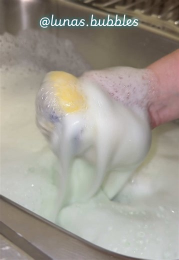 ASMR Sponge Squeezing Sounds for Relaxation