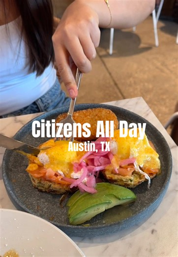 📍Citizens All Day I found the cutest and yummiest brunch spot in Austin! This Australian restaurant also has a location in NYC— so you know it’s good. We ordered: ☕️ Nitro Iced Latte 🍵 Iced Vanilla Matcha Latte 🍳 Salmon Eggs Benny 🌯 Chorizo Burrito 🍌 Banana Bread French Toast 4818 Burnet Rd. Austin, TX 78756 #atxfoodie #austinfoodie #austinbrunch #atxbrunch #getkale @Kale
