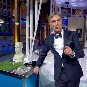 Crop circles, aliens, tin foil hats…malarkey! | Bill Nye Saves the World