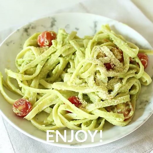 Simple Creamy Avocado Fettuccine
