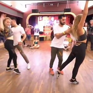 143K views · 6.1K reactions | Shorus let's play bachata La Florence Xavi Lisa @letsplaybachata @xavi_dance_ @dancewithlisa_ @la.florence.bachatera | Bachata Spain | Facebook