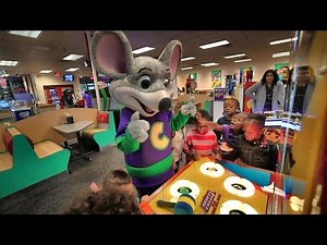 Chuck E Cheese Plays Justice League Arcade Game | Game for kids