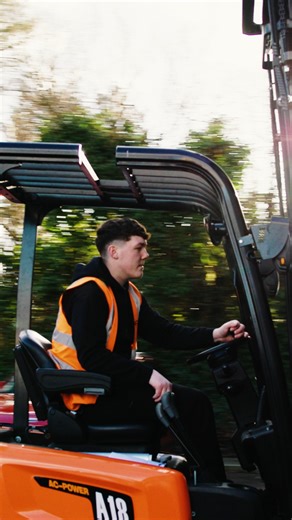 From fresh thread to final box—there’s something calming in the entire process. Turn it up and take it all in. 🧵📦✨ | Workwear Express