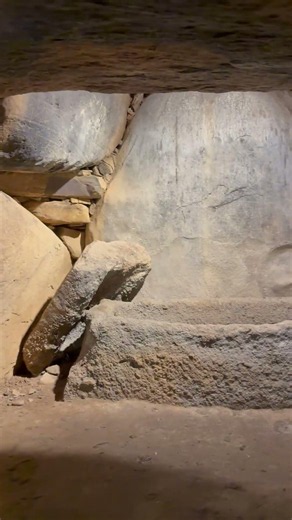 壱岐で古墳の中へ Exploring an ancient tomb on Iki Island