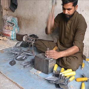 11M views · 42K reactions | Amazing Work, How to make Brick Trowel From Rusty Iron | Por Mais Simples Que Seja | Facebook